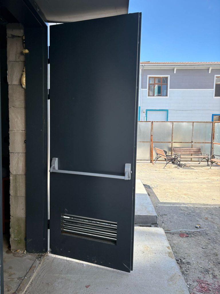 Acil Durum Çıkış Kapısı 2