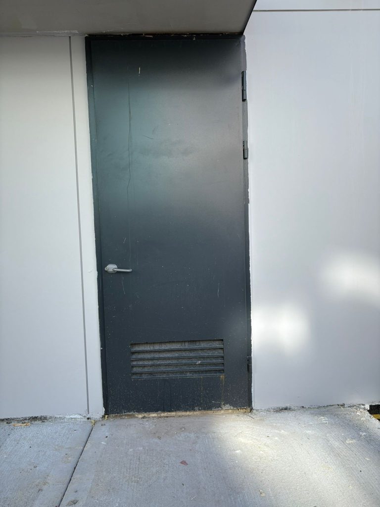 Acil Durum Çıkış Kapısı 1